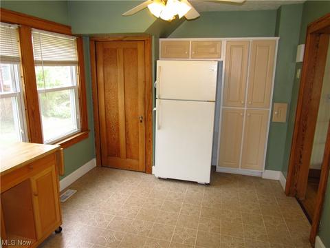 369 Beech St, Berea, OH 44017 photo 4