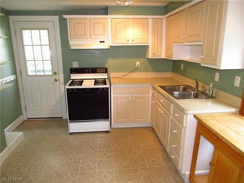 369 Beech St, Berea, OH 44017 photo 3