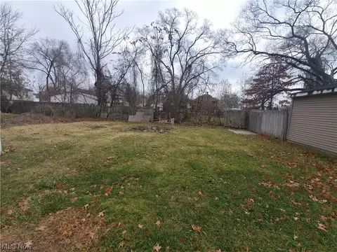 2395 Apple Ave, Lorain, OH 44055 photo 5