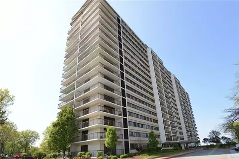 12550 Lake Ave #902, Lakewood, OH 44107