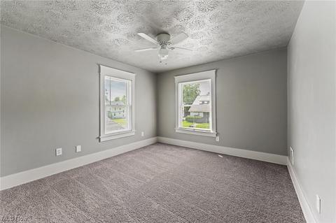492 4th St, Struthers, OH 44471 photo 12