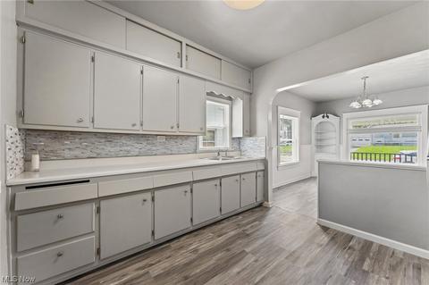 492 4th St, Struthers, OH 44471 photo 7