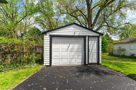 492 4th St, Struthers, OH 44471 photo 18