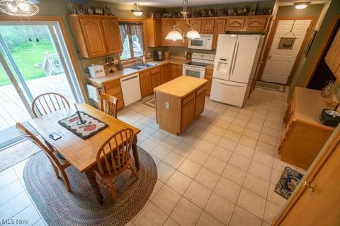 8185 Rustic Dr, Chardon, OH 44024 photo 14