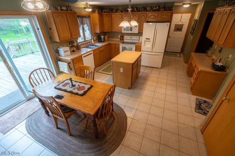 8185 Rustic Dr, Chardon, OH 44024 photo 5