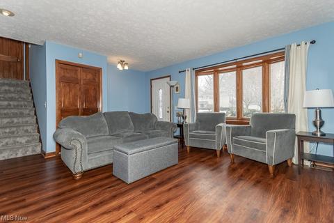 6173 Brambleside Ln, Mentor, OH 44060 photo 2
