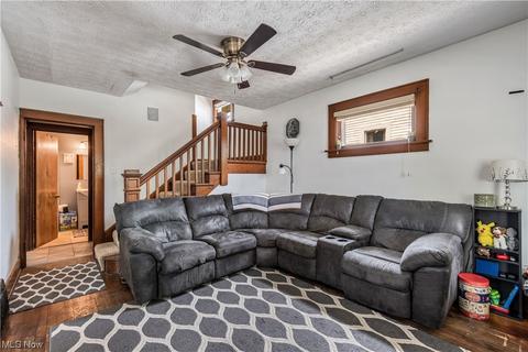 663 Wright Ave, Alliance, OH 44601 photo 4