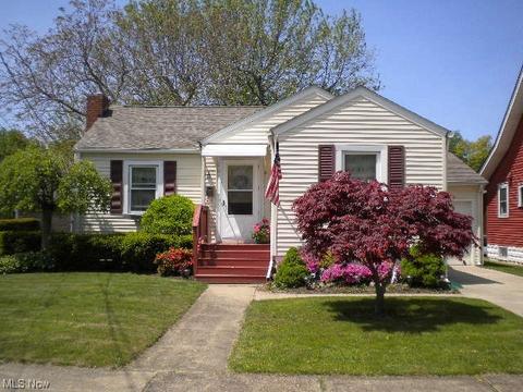 261 Fifield Ave, Conneaut, OH 44030 photo 2