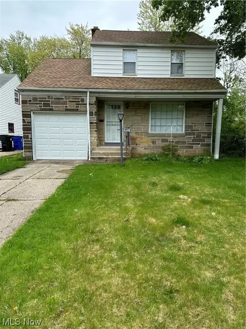 3997 Strandhill Rd, Cleveland, OH 44128