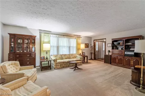 351 Eric Ln, Wadsworth, OH 44281 photo 6