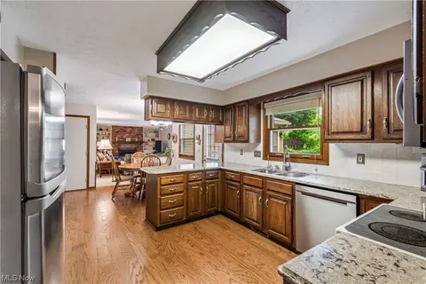 351 Eric Ln, Wadsworth, OH 44281 photo 10