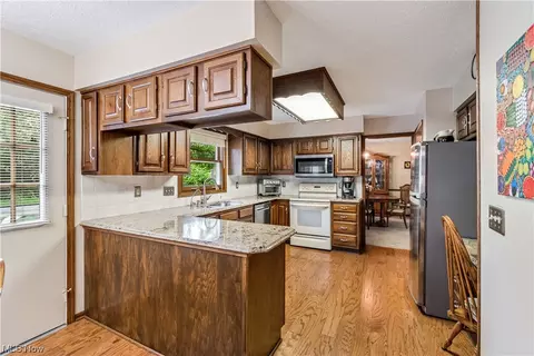 351 Eric Ln, Wadsworth, OH 44281 photo 13