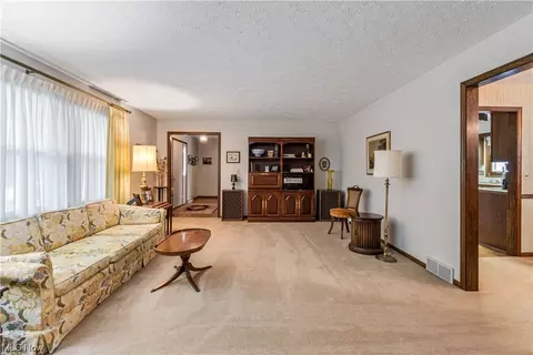 351 Eric Ln, Wadsworth, OH 44281 photo 8