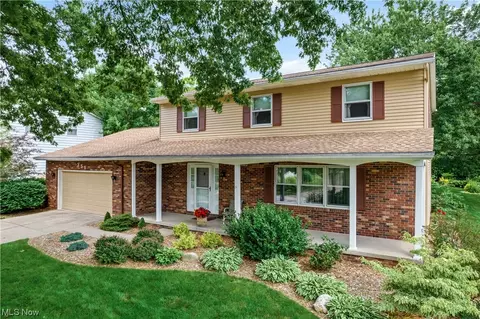 351 Eric Ln, Wadsworth, OH 44281 photo 1