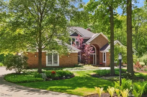 6462 Suzanne Ln, Solon, OH 44139