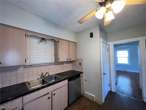 304 E 194th St, Euclid, OH 44119 photo 9