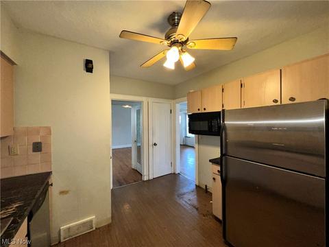 304 E 194th St, Euclid, OH 44119 photo 11