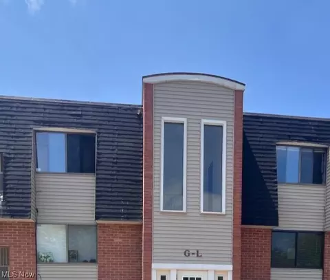 216 Moore #4L, Avon Lake, OH 44012