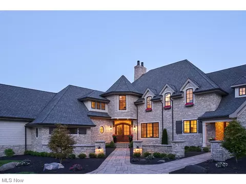4462 Rock Ridge Ln, Akron, OH 44333