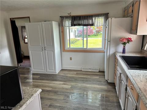 1541 Lyndon Ave, Ashtabula, OH 44004 photo 4