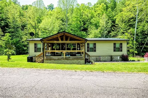 2586 Laurel Creek Rd, Waverly, WV 26184