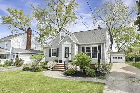 1735 Maple St, Wickliffe, OH 44092 photo 2