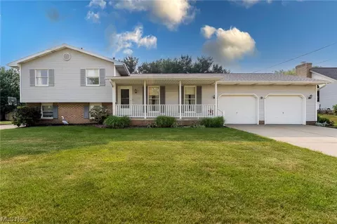 1606 View Pointe Ave, Louisville, OH 44641
