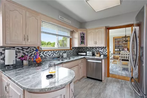 44605 Telegraph Rd, Elyria, OH 44035 photo 5