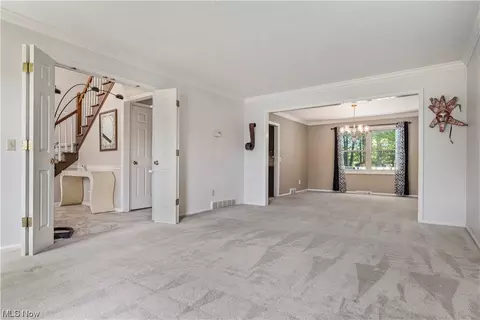 34875 Ada Dr, Solon, OH 44139 photo 3
