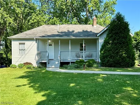 4185 Lake Vista Rd, Akron, OH 44319