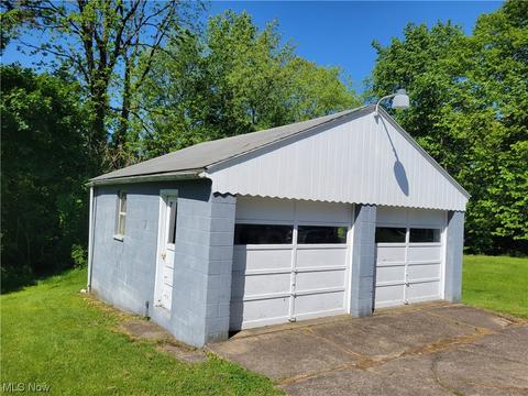 76 Frank St, Struthers, OH 44471 photo 2