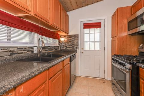 4420 Palm Ave, Lorain, OH 44055 photo 8
