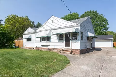 6174 Stearns Rd, North Olmsted, OH 44070