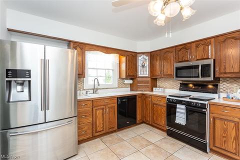 2138 David Ave, Parma, OH 44134 photo 9