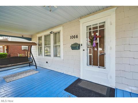 1066 Chalker St, Akron, OH 44310 photo 3