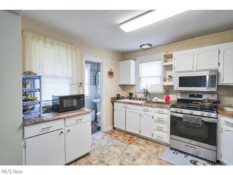1066 Chalker St, Akron, OH 44310 photo 10