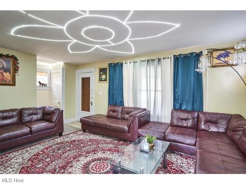 1066 Chalker St, Akron, OH 44310 photo 5