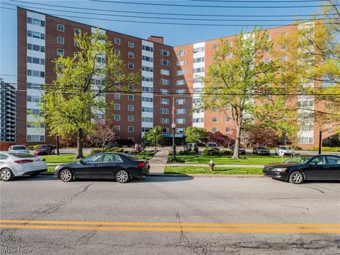 11850 Edgewater Dr #408, Lakewood, OH 44107