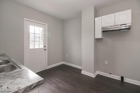 3907 Elyria Ave, Lorain, OH 44055 photo 14