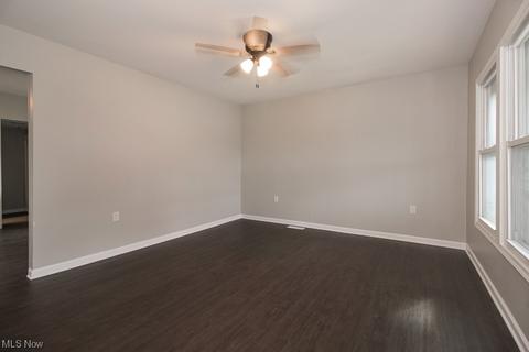 3907 Elyria Ave, Lorain, OH 44055 photo 8