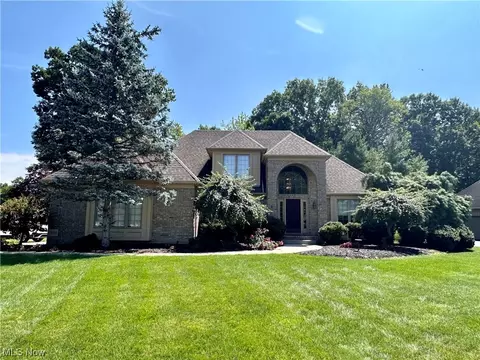 1835 Brittainy Oaks Trl NE, Howland, OH 44484