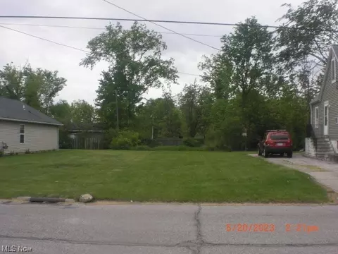 Warden Avenue, Elyria, OH 44035