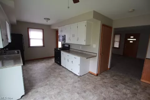 220 Wilson St, Struthers, OH 44471 photo 4