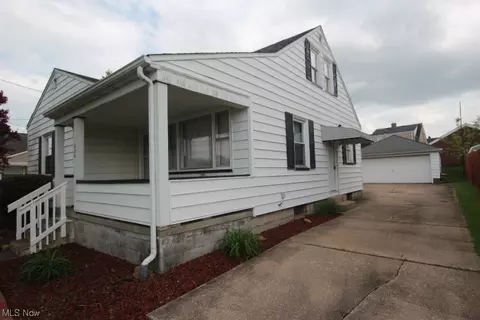 220 Wilson St, Struthers, OH 44471 photo 2
