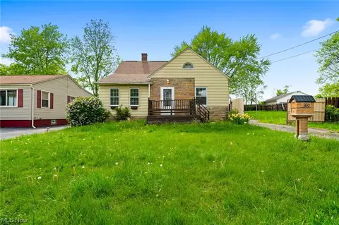 160 Woodland Ave, Campbell, OH 44405