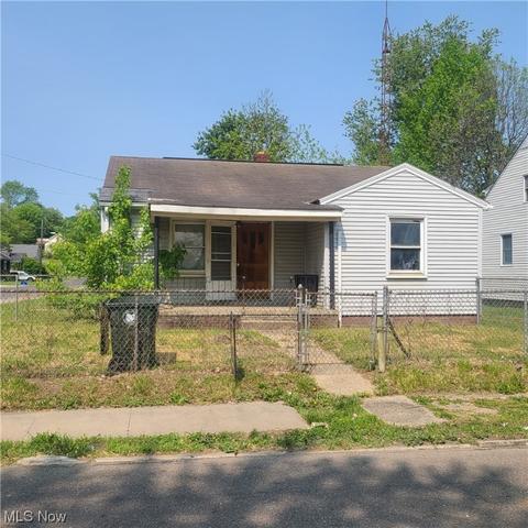 2005 Maple Ave NE, Canton, OH 44714 photo 1