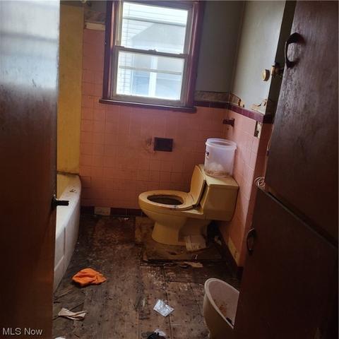 2005 Maple Ave NE, Canton, OH 44714 photo 3