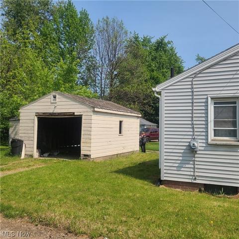 2005 Maple Ave NE, Canton, OH 44714 photo 7