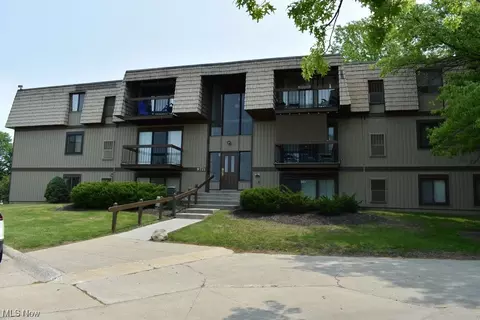 9721 Sunrise Blvd #L11, North Royalton, OH 44133