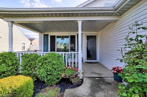 124 Fallingwater Dr, Elyria, OH 44035 photo 2